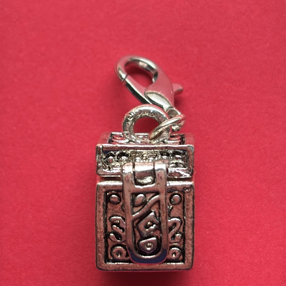 🔴Brand New Silver Cube Prayer Box Pendant, Unisex
